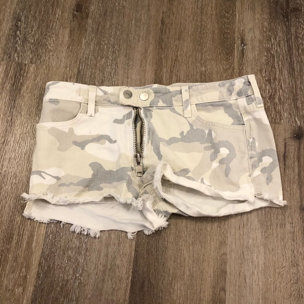 Textile Camo Shorts